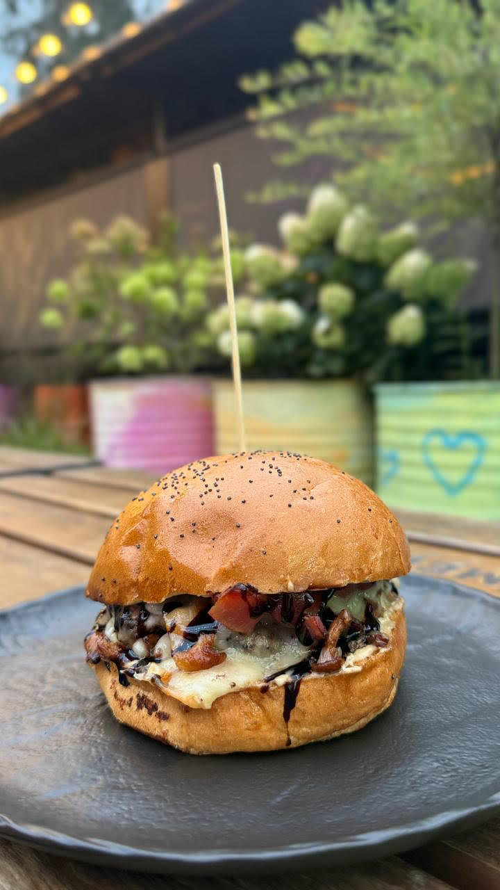 <span color-type="color" style="color: #f01f1f"><span style="text-transform: uppercase">Special FOREST BURGER</span></span><br>